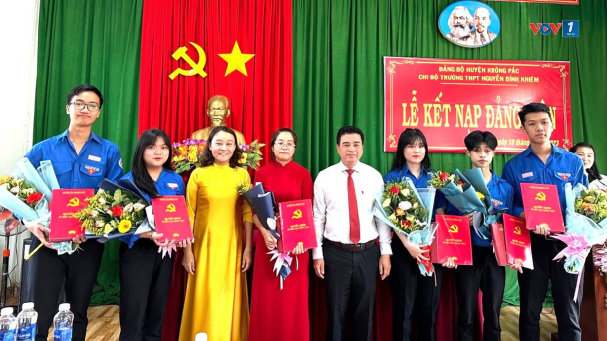 Đắk Lắk chú trọng phát triển Đảng trong trường học (22/08/2024)